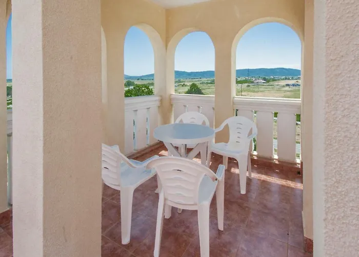 Хотел Stefanov 2 *